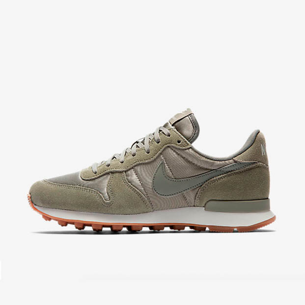 NIKE INTERNATIONALIST